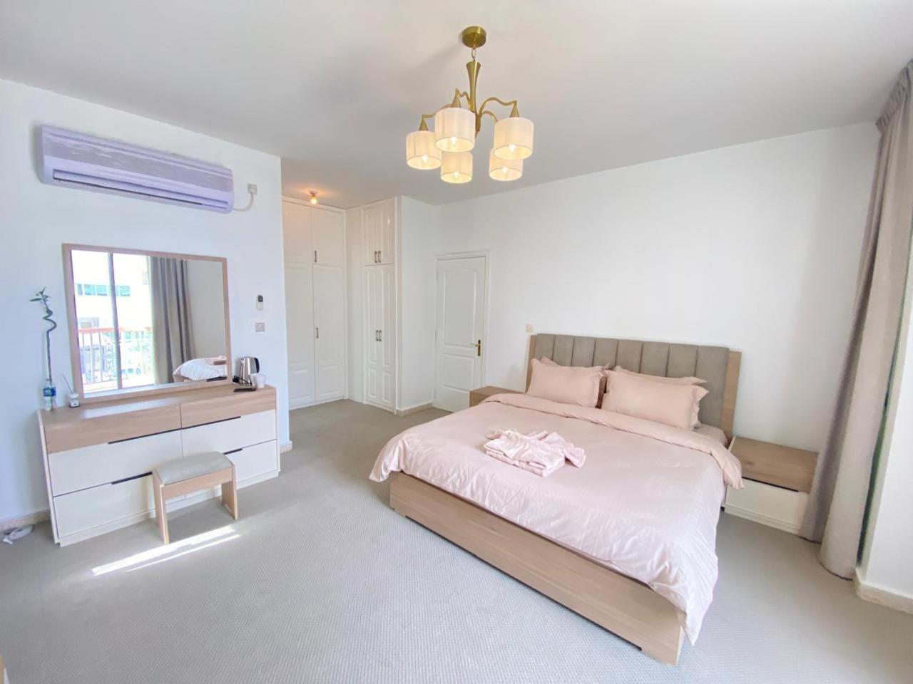 Guest house Dinar - Master Bedroom Abu Dhabi