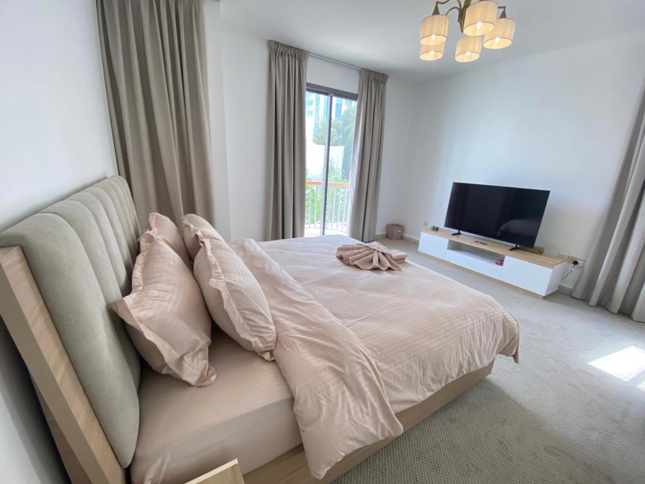 Dinar - Master Bedroom *