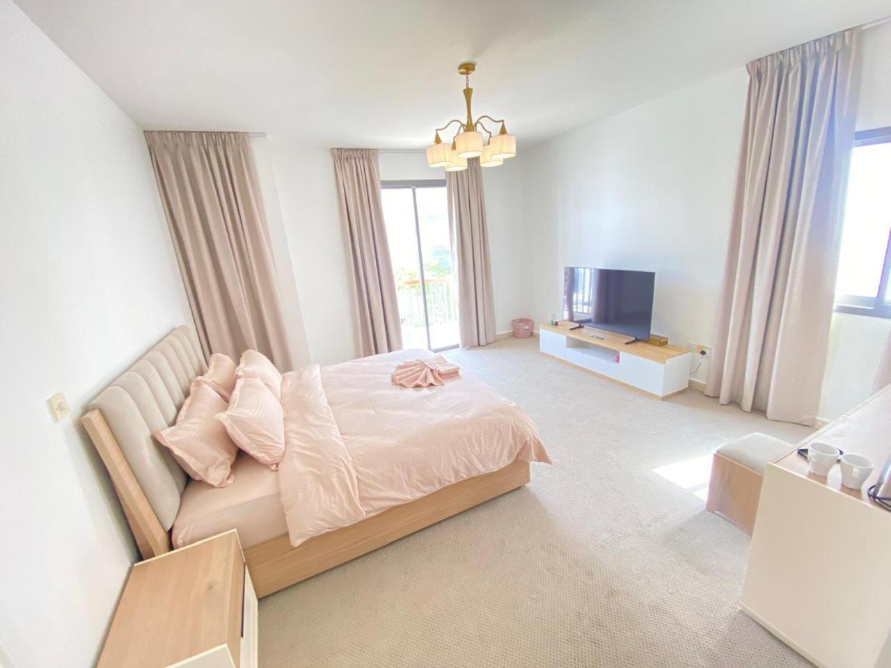 Dinar - Master Bedroom Guest house