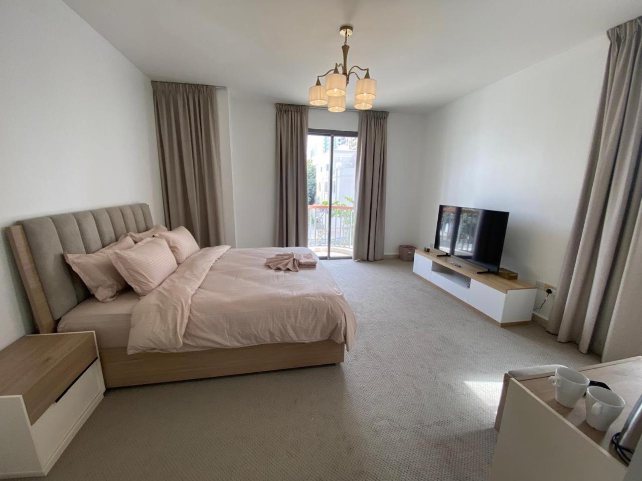 Dinar - Master Bedroom