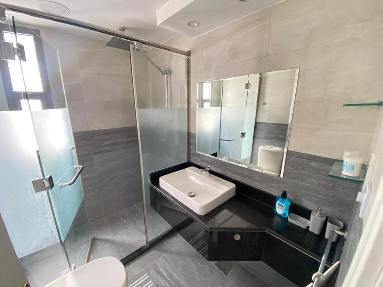 Dinar - Master Bedroom *